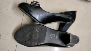 Glossy Black Casual Wear Pumps