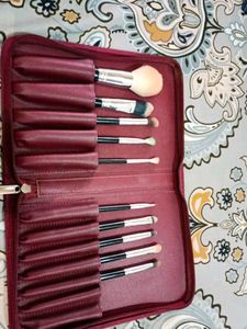 MARS Beauty Case  with brushes