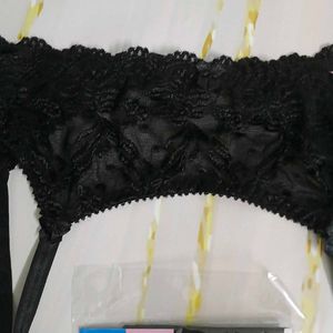(851)Black Lace Garter Belt + Stockings