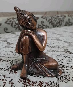 Resting Buddha on Knee Metal Showpiece