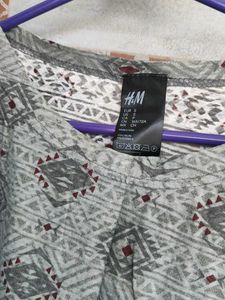 H&amp;M Grey Geometric Print Crop Top