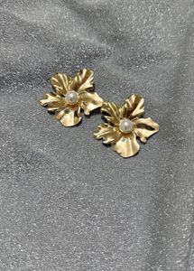 Gold Flower Pearl Earrings