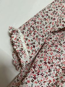 Floral Top With Lace -L