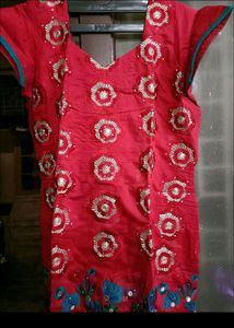 Beautiful Contrast Suit In L With Shaded Dupatta