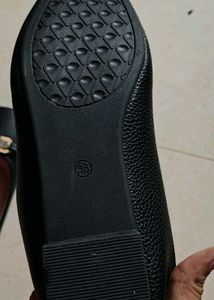 Stylish Black Ballet Flats