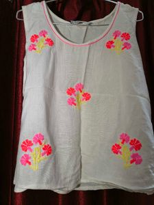 White Sleeveless Top With Free Size Shrug