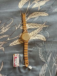 Elegant Gold Tone Eiffel Tower Watch