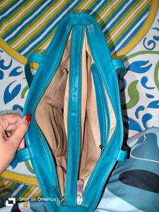Caprese Shoulder Bag For Women 💐