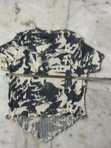 Graphic Print Ribbed Cropped Top