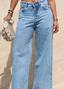 Off Duty: Light Wash Wide Leg Jeans
