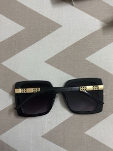 Chic Black Square Sunglasses