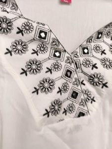 XXL Chic Embroidered White Kurta