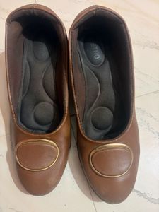 Metro Elegant Brown Bellies with Gold Buckle