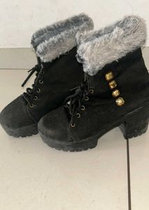Stylish Black Fur-Lined Boots