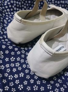 Luna Martin Elegent Ballet Flats with Bow Detail