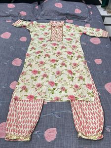 Floral Print Kurta and Pant Set