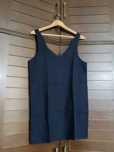 LE Pitta Navy Blue V-Neck Ring Detail Dress