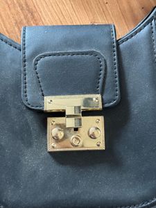 {KEYCHAIN INCLUDED} Chic Black Crossbody Bag