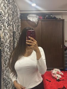 basic white top