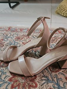 Steal Deal NUDE HEELS