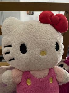 Cute Hello Kitty Plush Toy