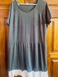Casual Grey Dress with Lace Trim