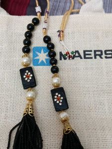 4 Neckchains and one pair earings