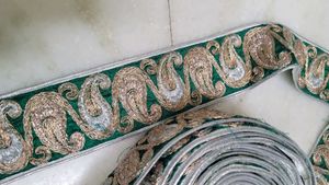 Embroidered Paisley lacr Border