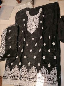 ✨Elegant Black unstitched Embroidered Kurta Set🖤