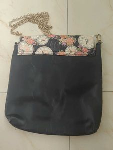 Chic Black Crossbody Bag with Floral Clock Print