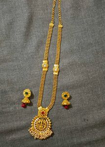 Elegant Gold Tone Necklace Set