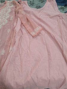 Elegant Pink Kurta Set with Intricate Embellishmen