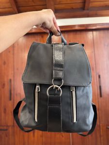 FREE-DELIVERY Stylish Black Backpack