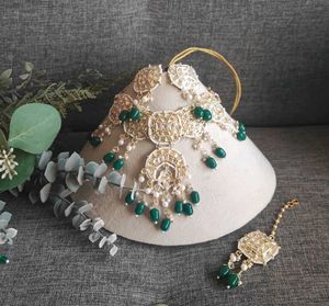 Stunning Emerald &amp; Pearl Choker Set