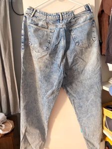 Light Wash Ripped Jeans