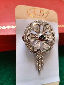Elegant Flower Hairpin with Crystals