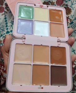 CARLA SECRET concealer and colour corrector pallet