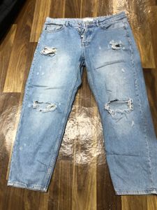 Men’s Light Wash Distressed Denim Jeans