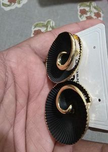 Unique Black &amp; Gold Swirl Earrings