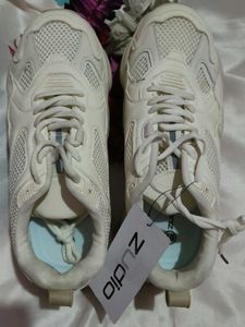 Zudio White Sneakers