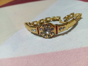 Elegant Gold Tone Bracelet with Stones 🎗☺