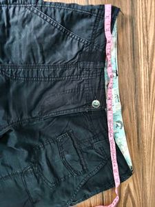 Black Y2K Cargo pants for women.
