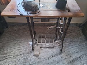 USHA -SEWING MACHINE WITH COVER