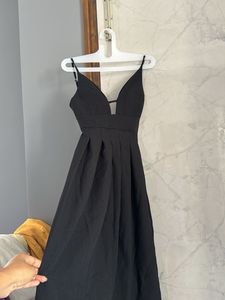 Chic Black V-Neck Mini Dress