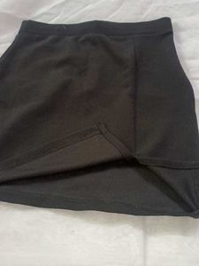 Chic Black Mini Skirt with Side Slit