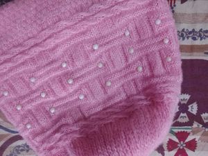 cozy pink beanie with pearls detail❤️
