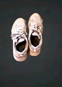Trendy Sneakers - Comfortable and Stylish!