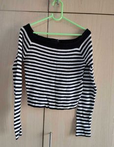 Chic Off-Shoulder Striped Top✨