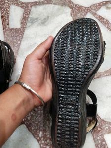 Very Comfortable Flat Sandals To Wear ,Use Anywhere In College And Market