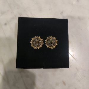 Earrings \studs